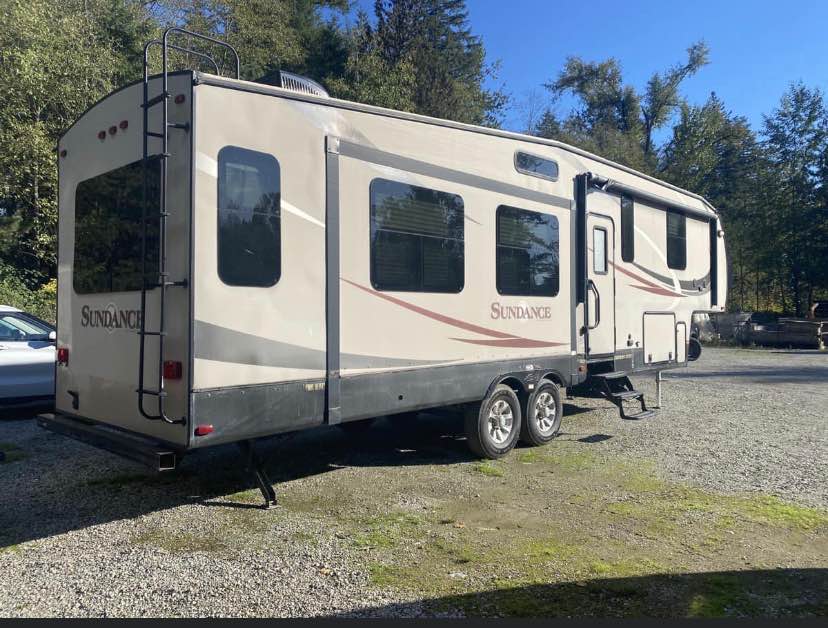 2015 Heartland Sundance 3380RL - Image 3