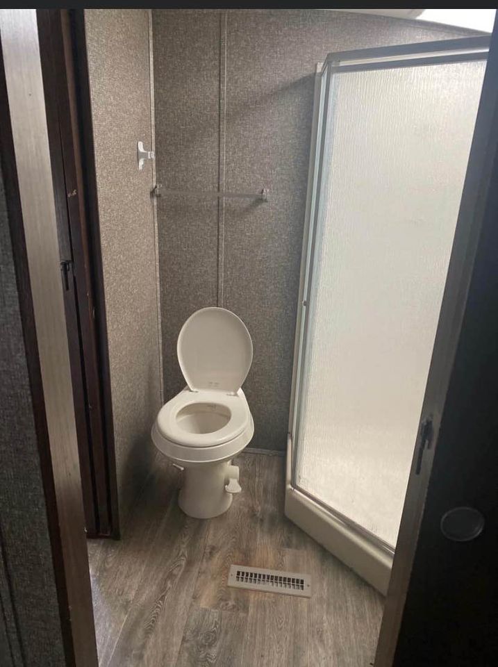 2015 Heartland Sundance 3380RL - Image 17