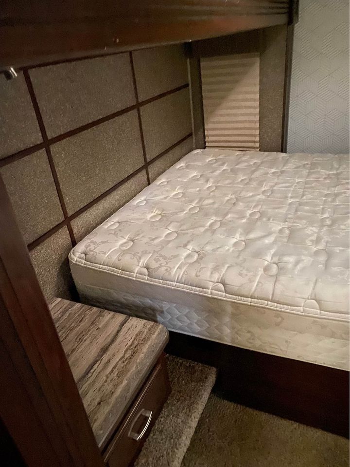 2015 Heartland Sundance 3380RL - Image 10