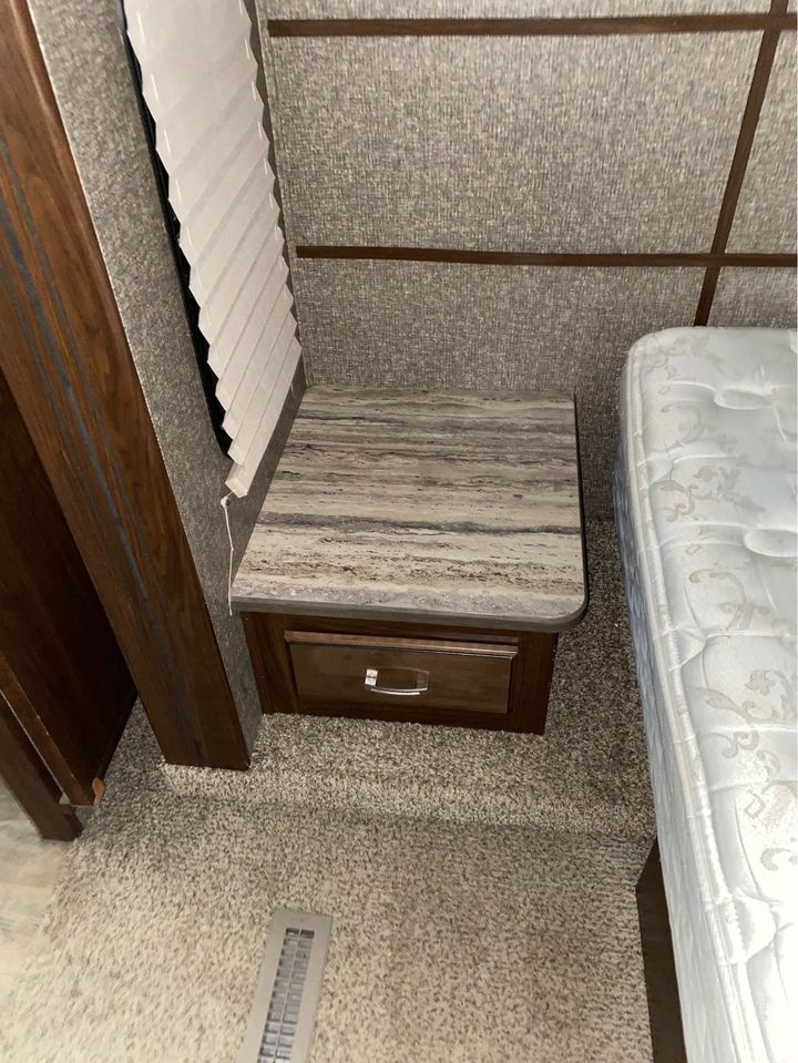 2015 Heartland Sundance 3380RL - Image 13