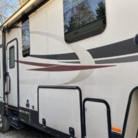 2015 Heartland Sundance 3380RL - Image 4