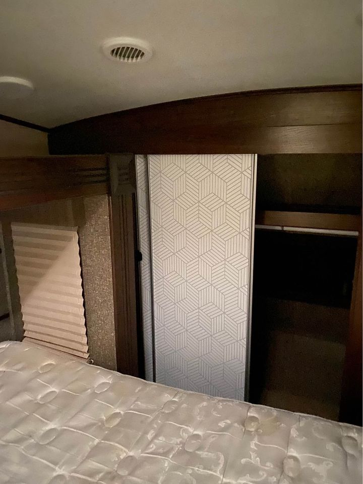 2015 Heartland Sundance 3380RL - Image 11