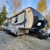2015 Heartland Sundance 3380RL - Image 2