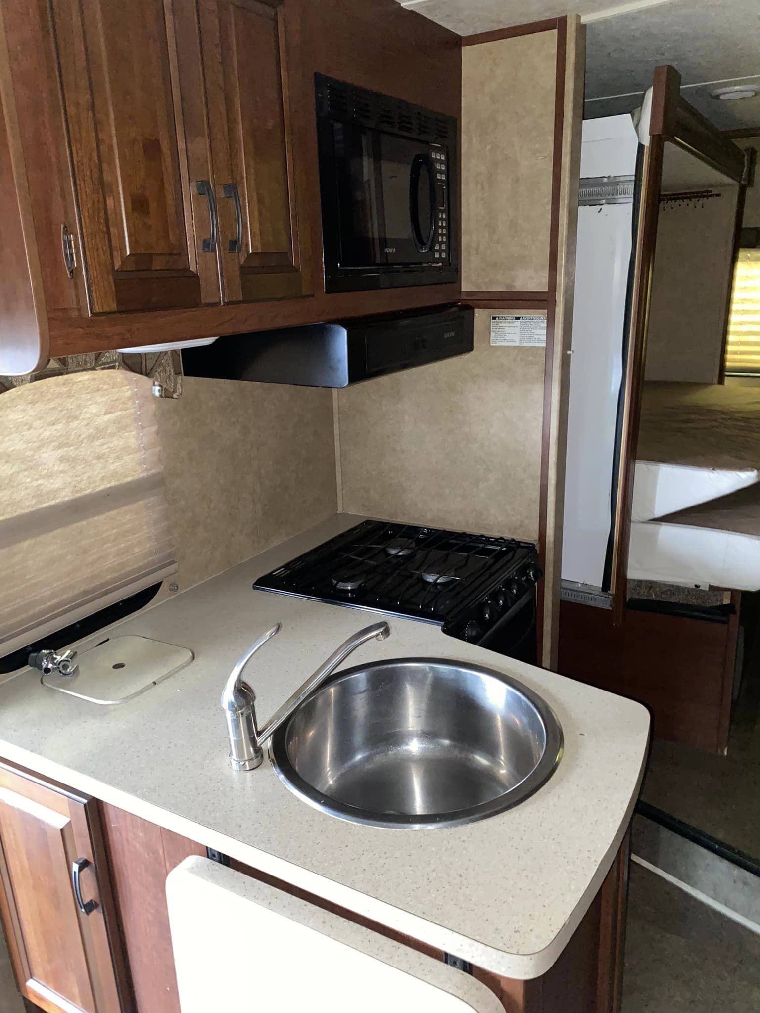 2015 Sunseeker 2700CD Motorhome - Image 17