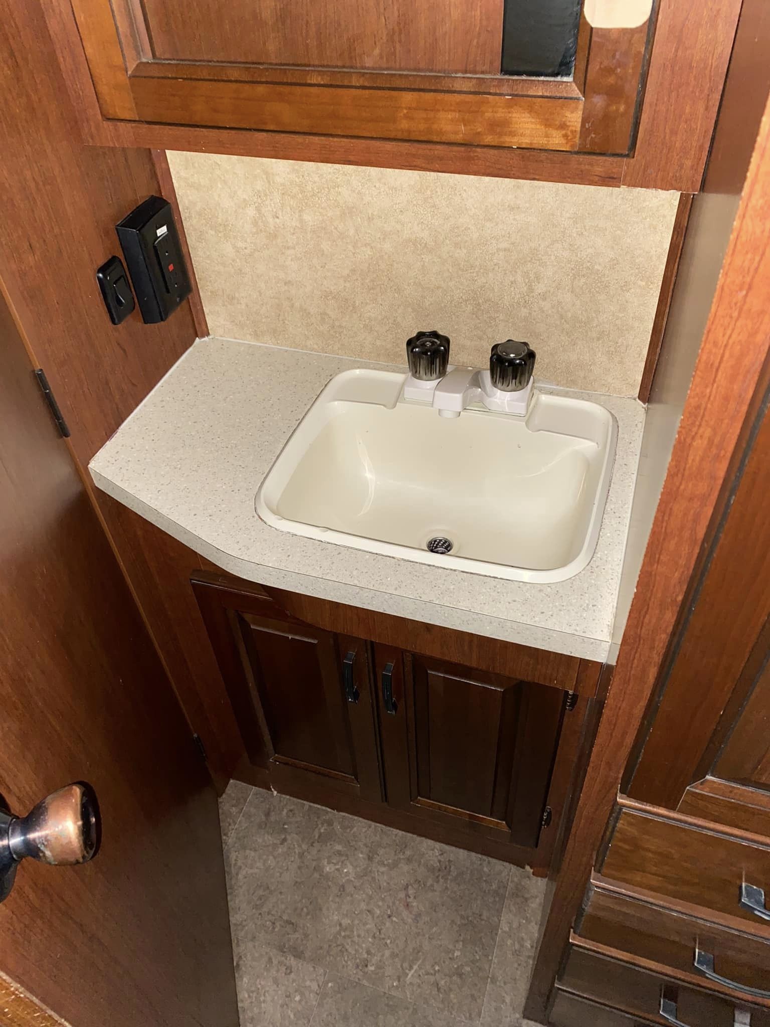 2015 Sunseeker 2700CD Motorhome - Image 13