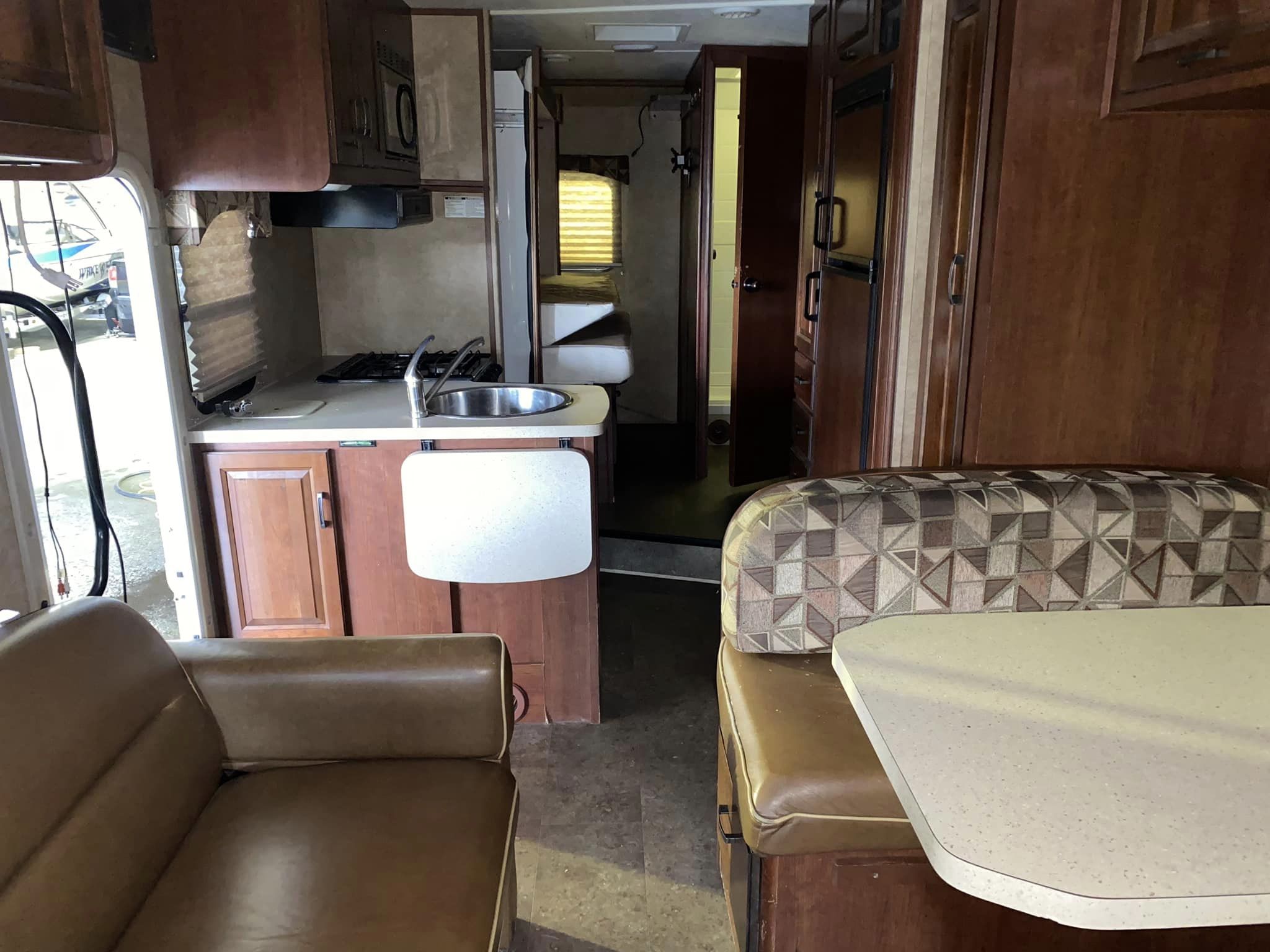 2015 Sunseeker 2700CD Motorhome - Image 11
