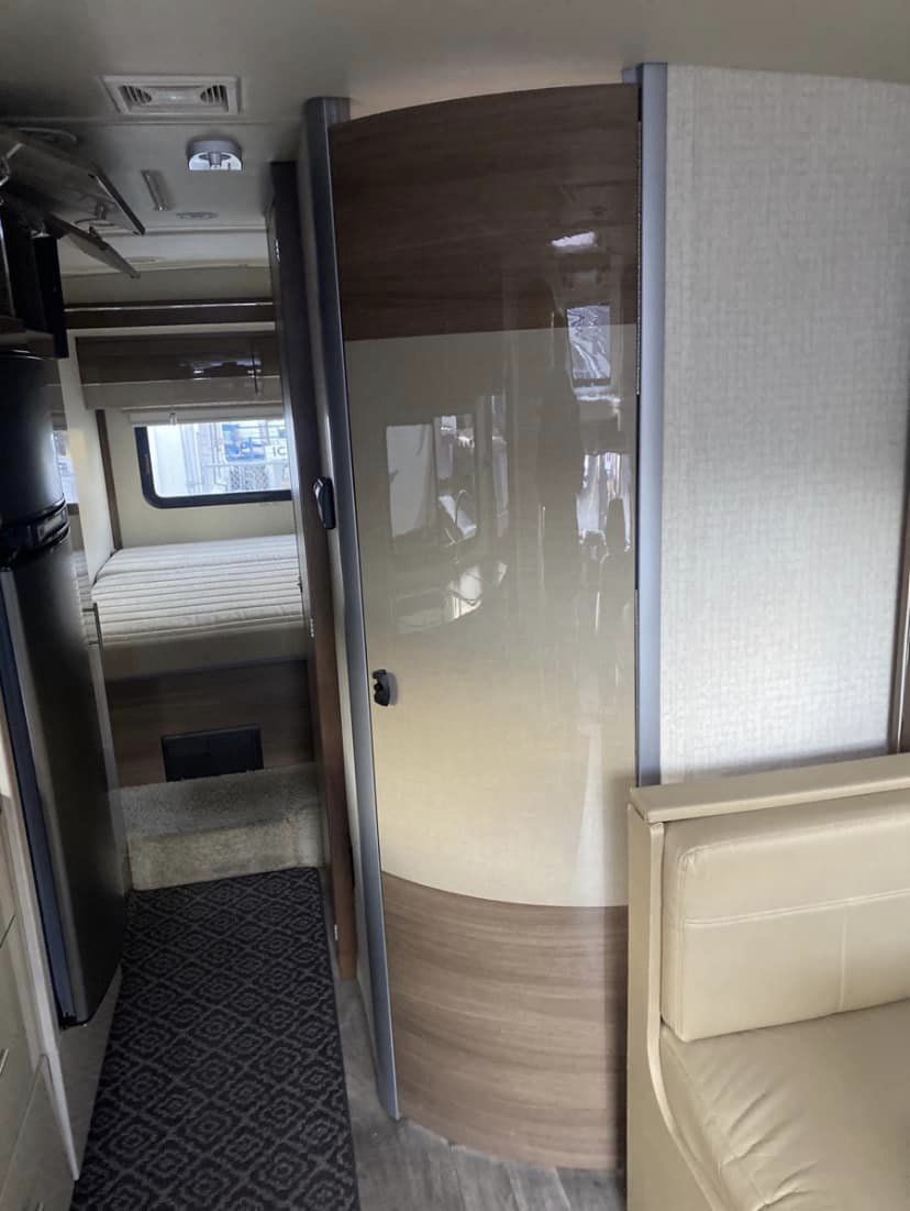 2017 Winnebago Navion Motorhome - Image 14