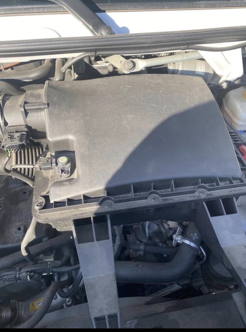 2017 Winnebago Navion Motorhome - Image 27