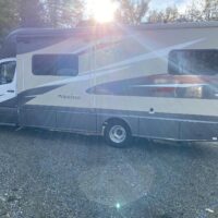 2017 Winnebago Navion Motorhome - Image 10
