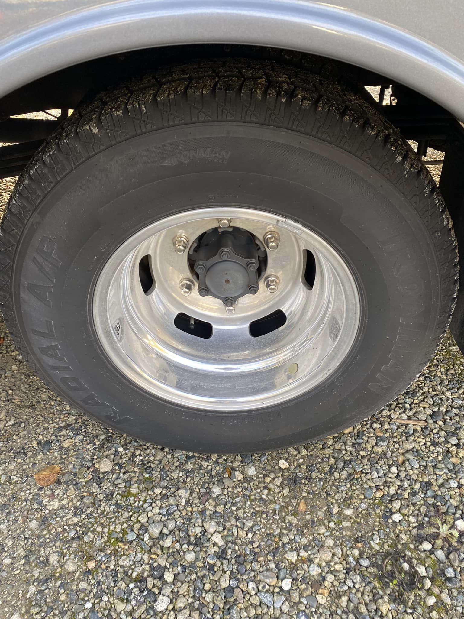 2017 Winnebago Navion Motorhome - Image 29