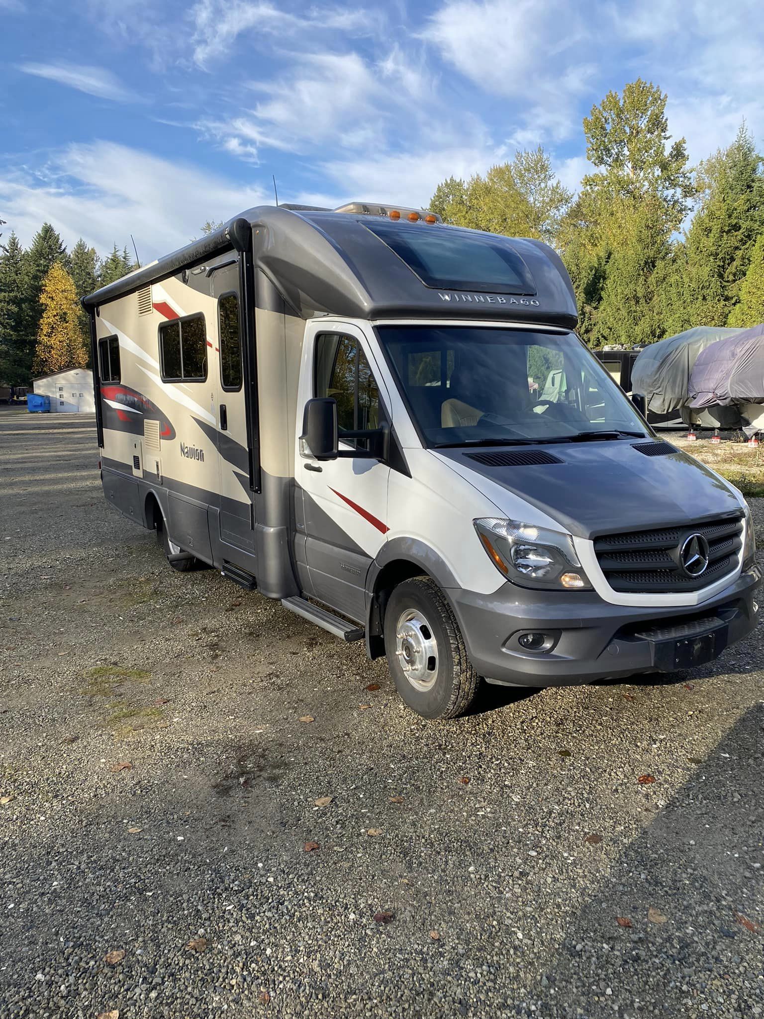 2017 Winnebago Navion Motorhome - Image 5