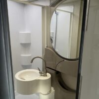 2017 Winnebago Navion Motorhome - Image 22