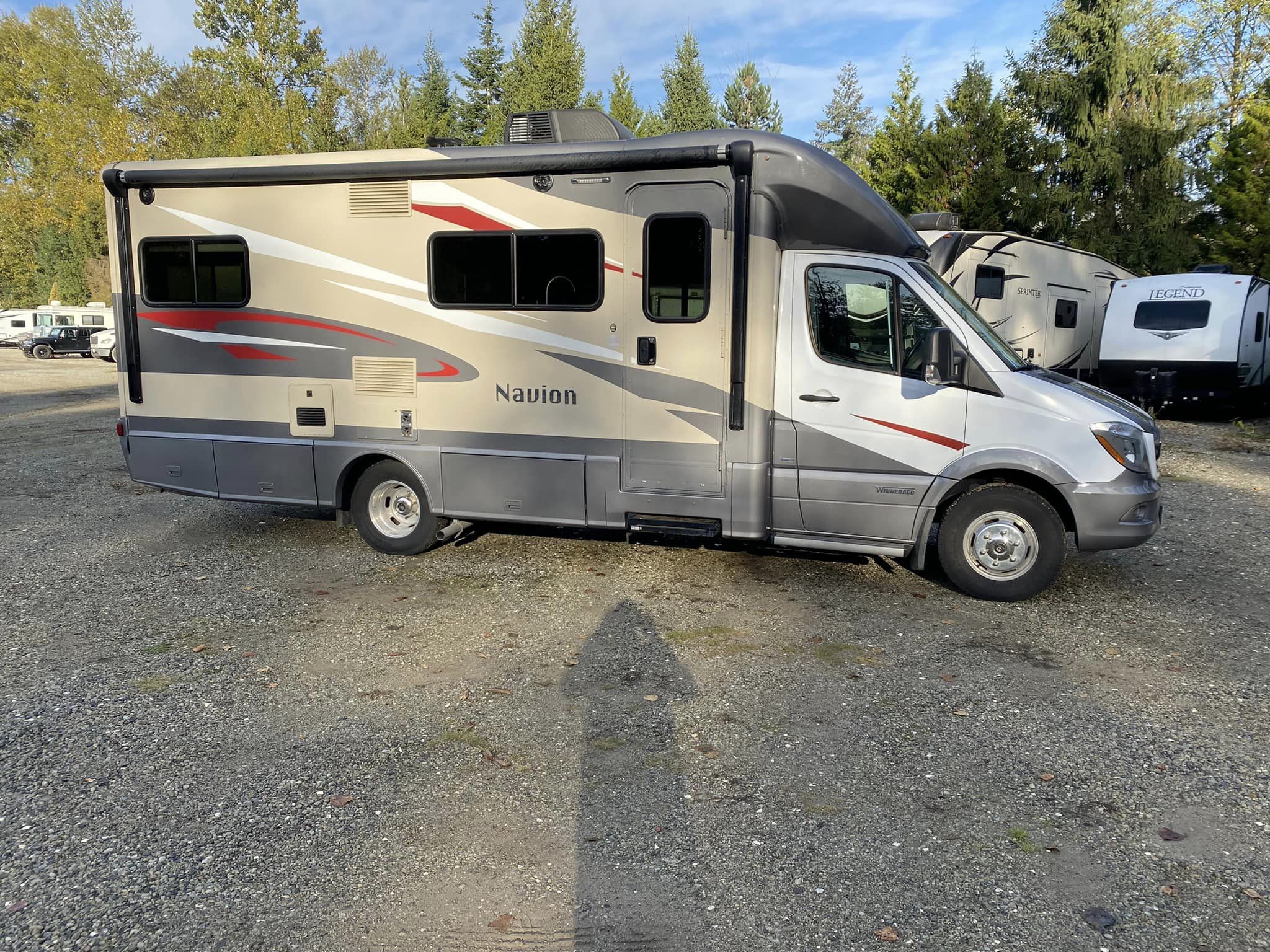 2017 Winnebago Navion Motorhome - Image 7