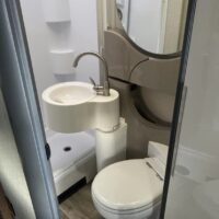 2017 Winnebago Navion Motorhome - Image 19