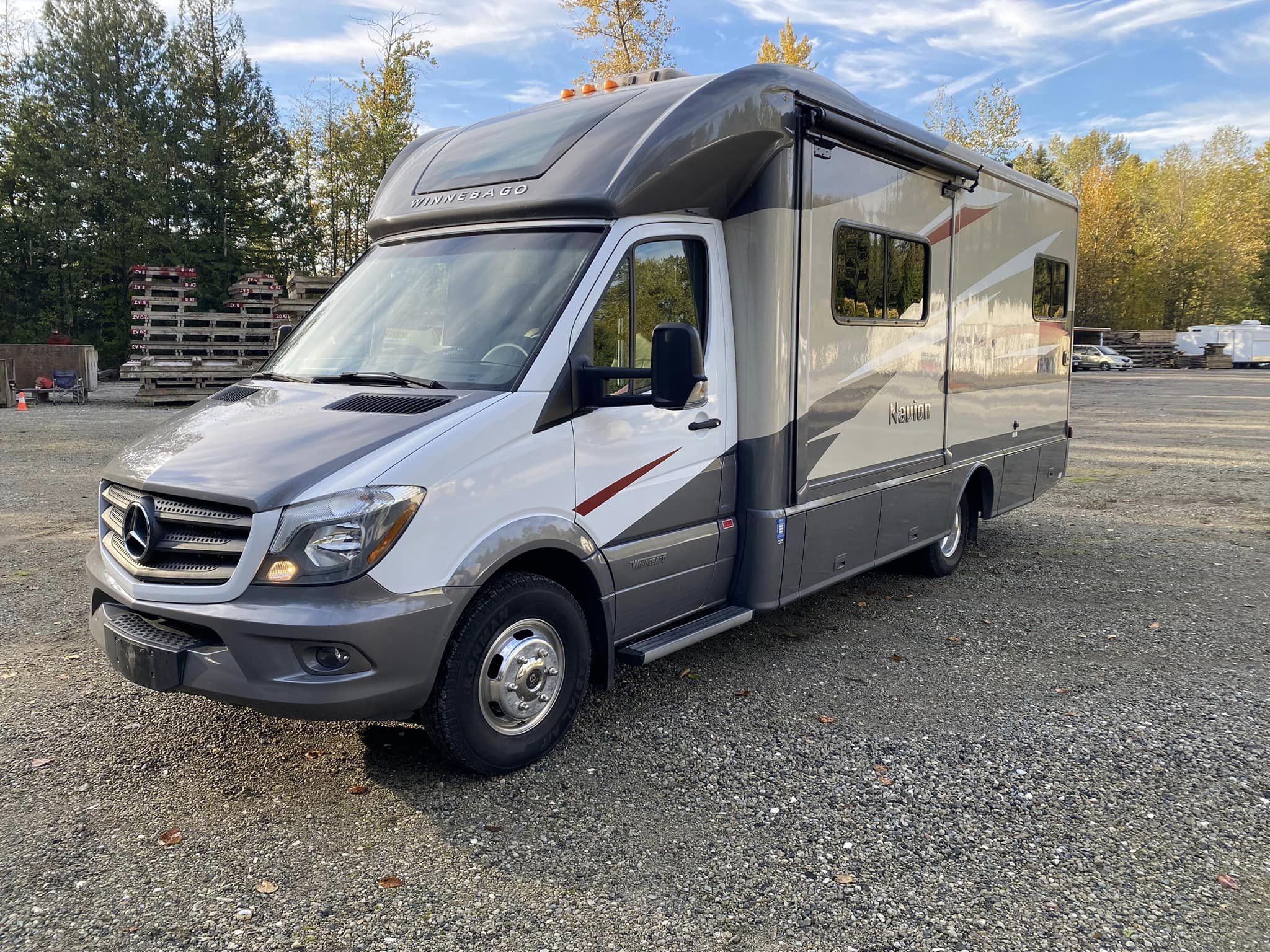 2017 Winnebago Navion Motorhome - Image 3