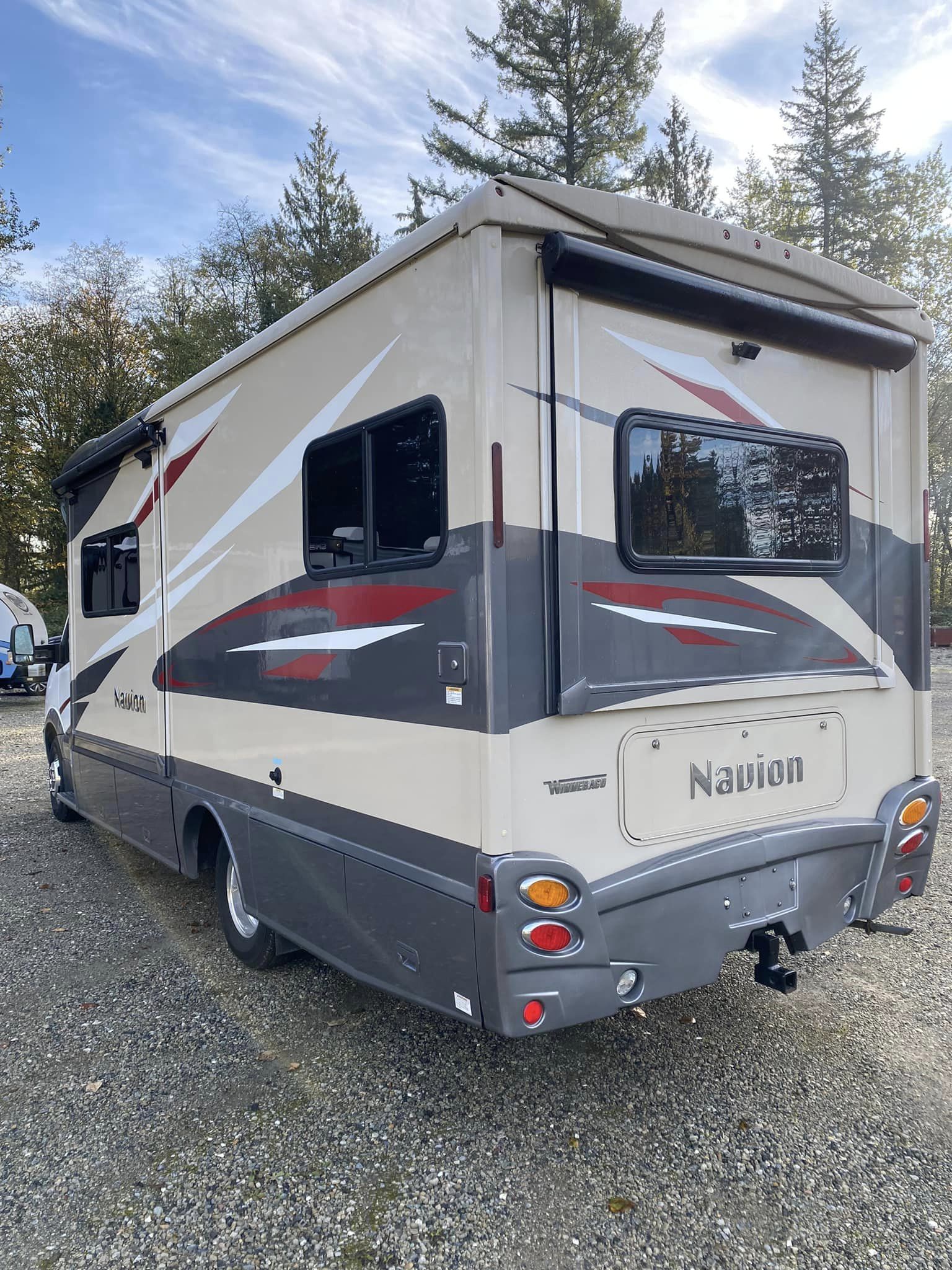 2017 Winnebago Navion Motorhome - Image 6