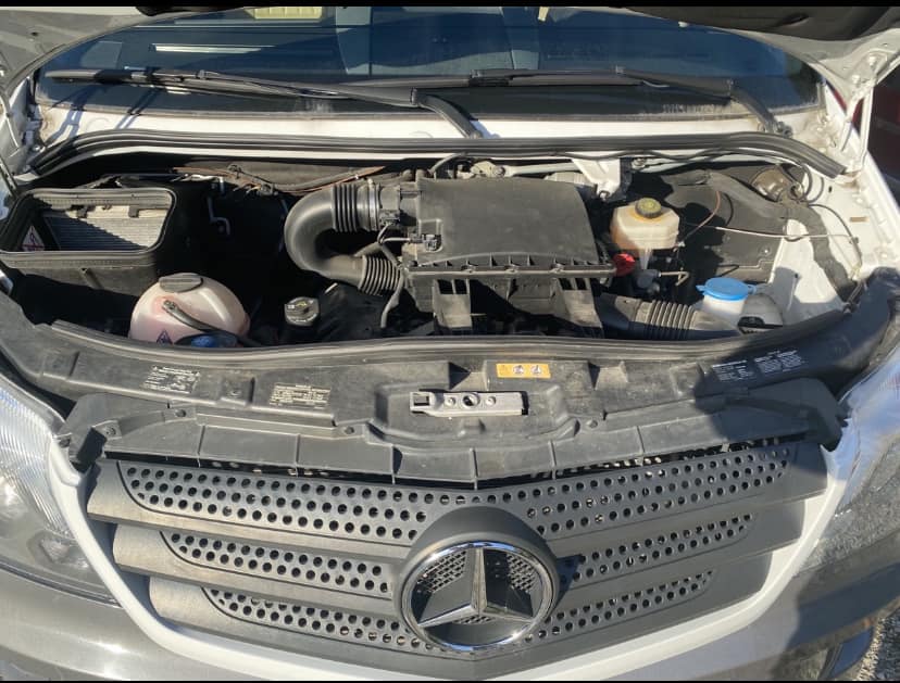 2017 Winnebago Navion Motorhome - Image 28