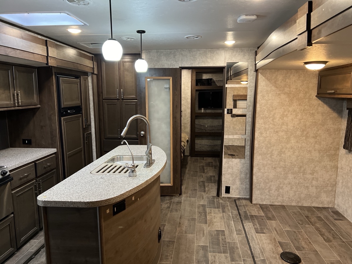 2017 Highland Ridge Roamer Travel Trailer 310BHS - Image 15
