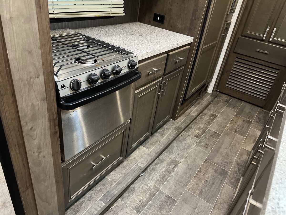 2017 Highland Ridge Roamer Travel Trailer 310BHS - Image 21