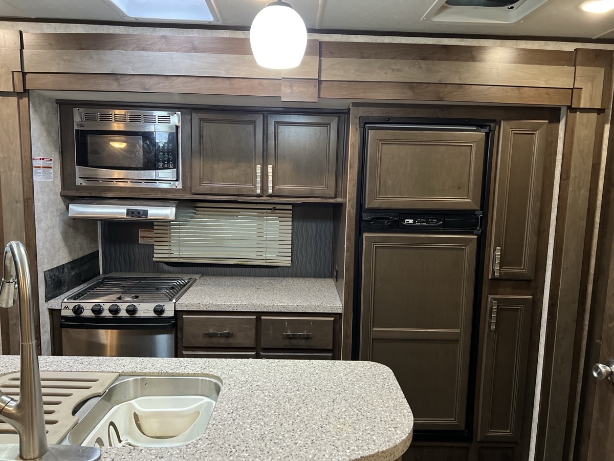 2017 Highland Ridge Roamer Travel Trailer 310BHS - Image 17