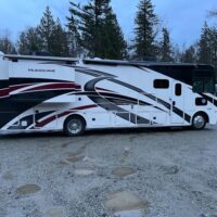 2022 Thor Hurricane Class A Motorhome - Image 5