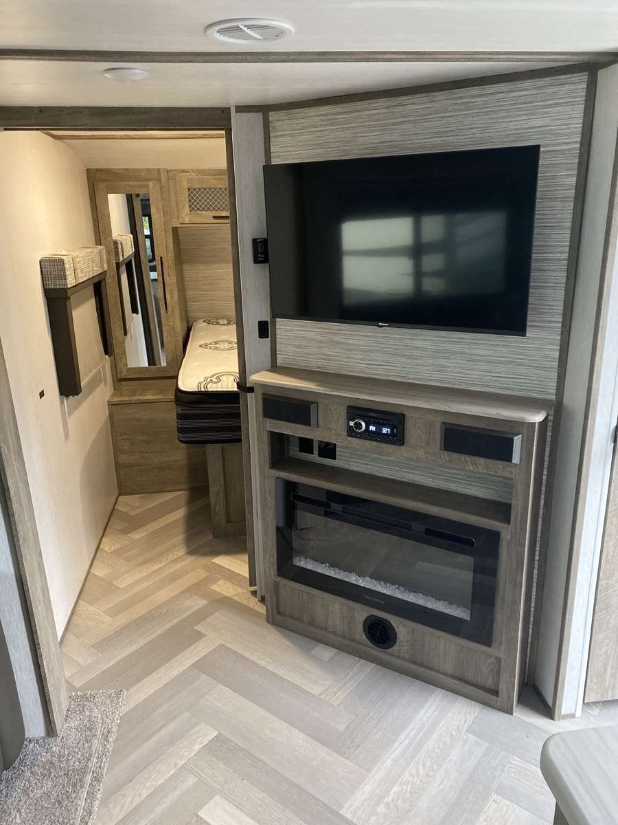 2022 Salem Hemisphere Travel Trailer 26BHHL - Image 11