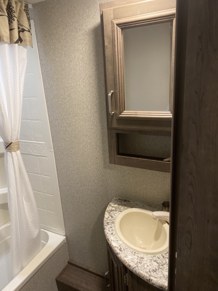 2018 Keystone Passport 2400 - Image 24