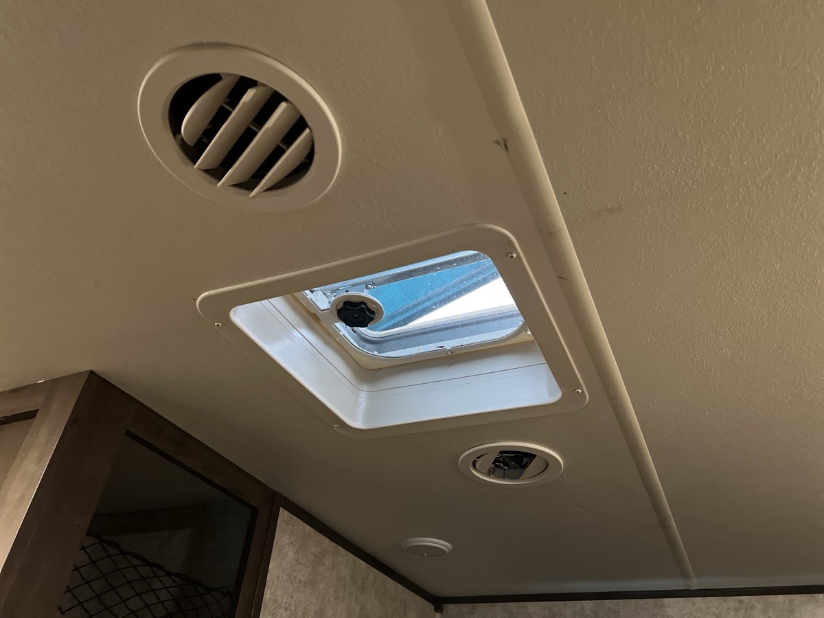 2017 Highland Ridge Roamer Travel Trailer 310BHS - Image 44