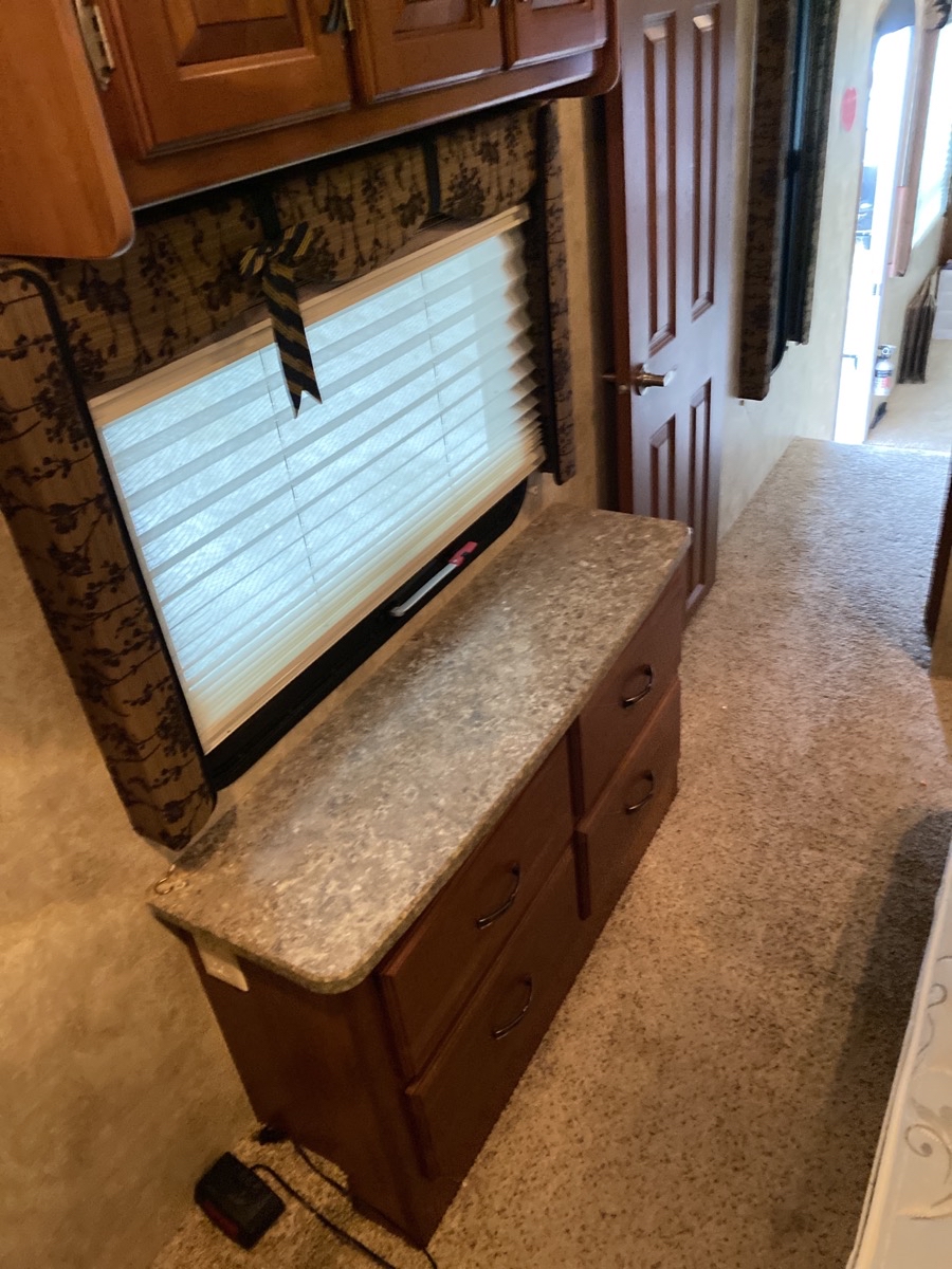 2013 Keystone Avalanche Travel Trailer 320RK - Image 20