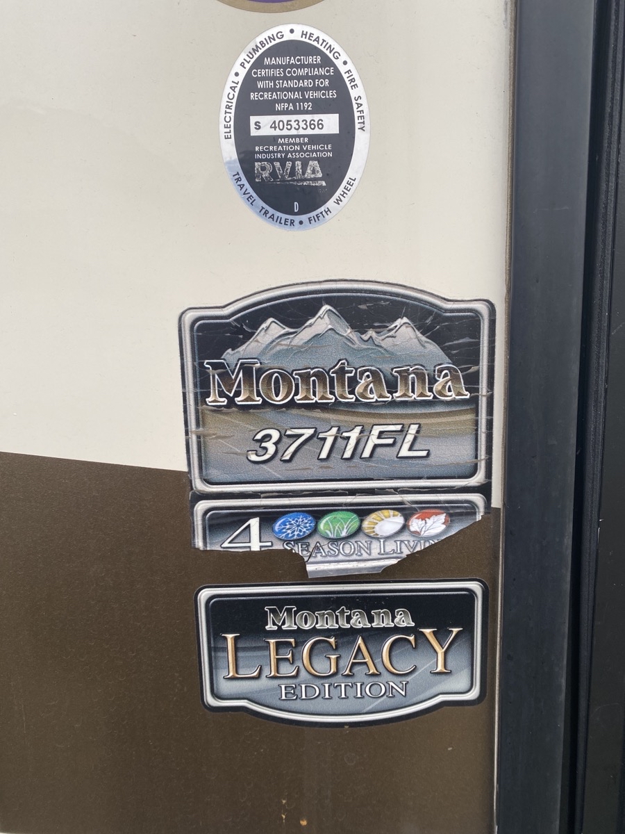 2016 Keystone Montana Travel Trailer 3711FL - Image 25