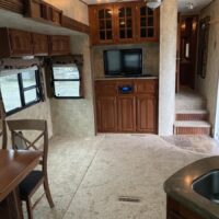 2013 Keystone Avalanche Travel Trailer 320RK - Image 14