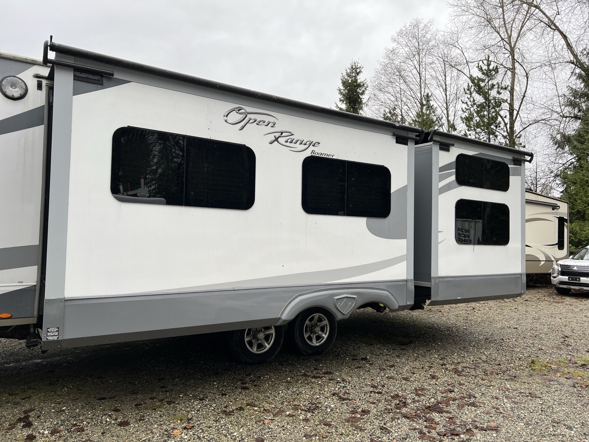 2017 Highland Ridge Roamer Travel Trailer 310BHS - Image 10