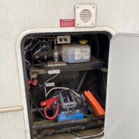 2013 Keystone Avalanche Travel Trailer 320RK - Image 10