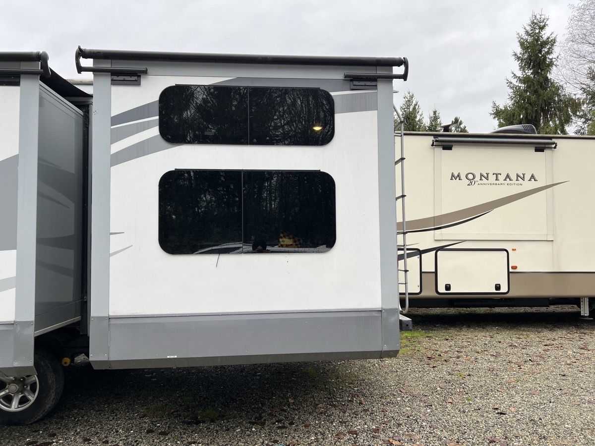 2017 Highland Ridge Roamer Travel Trailer 310BHS - Image 11