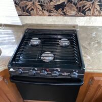 2013 Keystone Avalanche Travel Trailer 320RK - Image 15