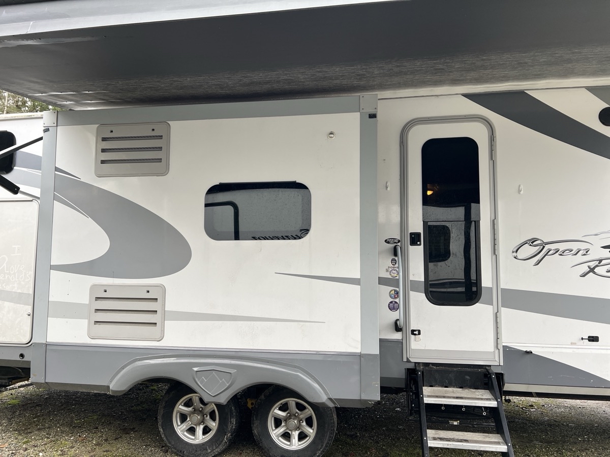 2017 Highland Ridge Roamer Travel Trailer 310BHS - Image 9