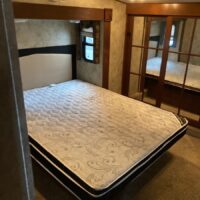 2013 Keystone Avalanche Travel Trailer 320RK - Image 18