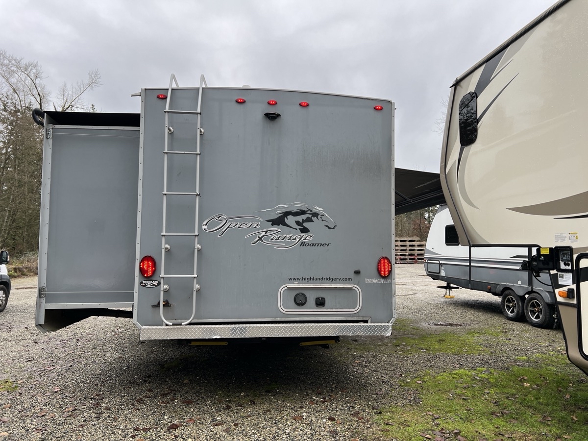 2017 Highland Ridge Roamer Travel Trailer 310BHS - Image 6