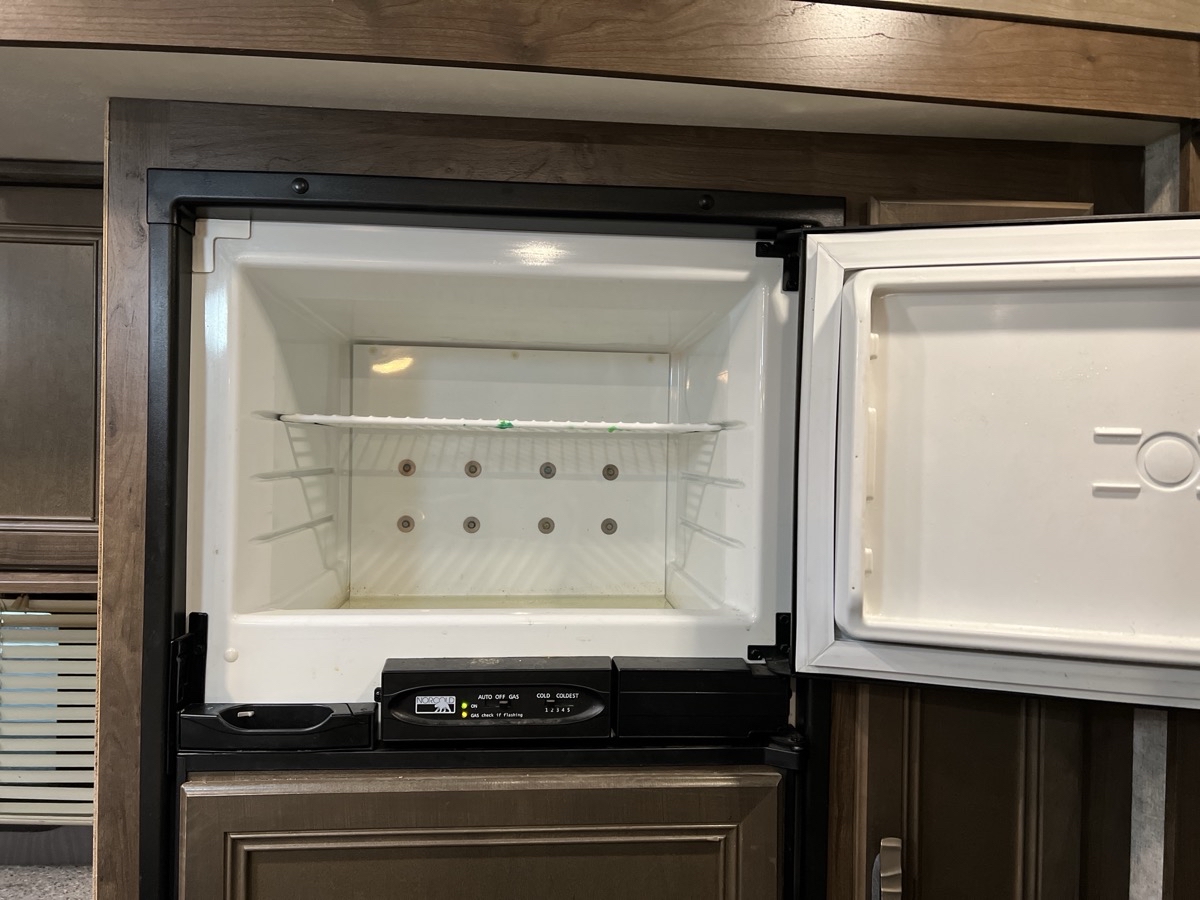 2017 Highland Ridge Roamer Travel Trailer 310BHS - Image 26