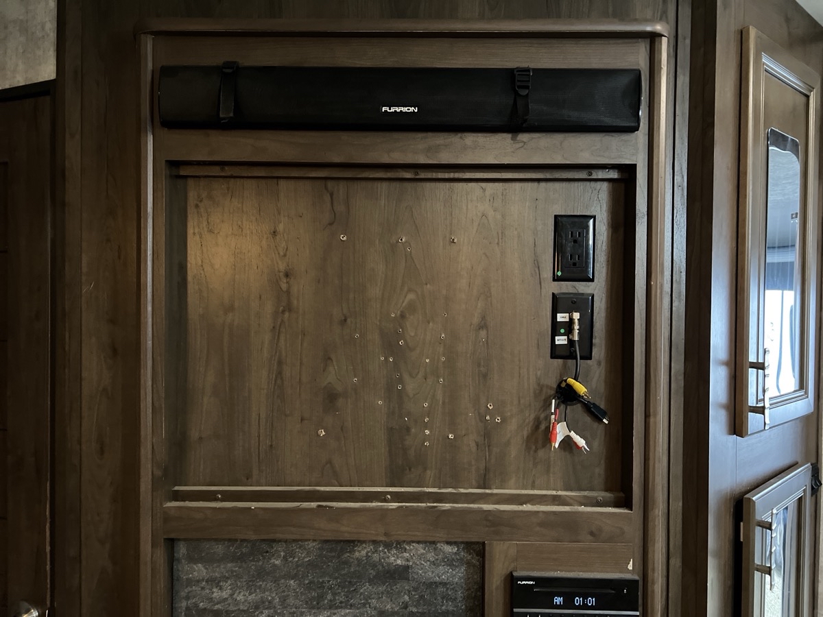 2017 Highland Ridge Roamer Travel Trailer 310BHS - Image 23