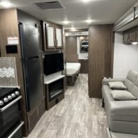 2022 Thor Hurricane Class A Motorhome - Image 13