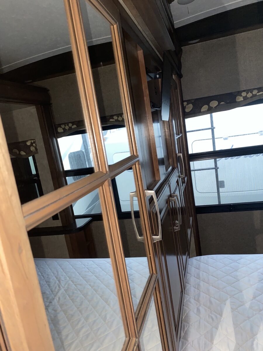 2016 Keystone Montana Travel Trailer 3711FL - Image 15