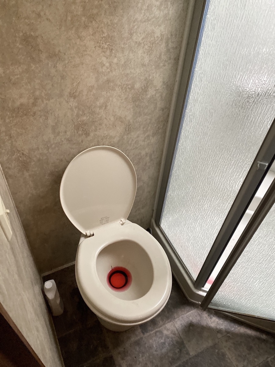 2013 Keystone Avalanche Travel Trailer 320RK - Image 24