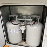 2013 Keystone Avalanche Travel Trailer 320RK - Image 9