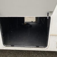 2013 Keystone Avalanche Travel Trailer 320RK - Image 11