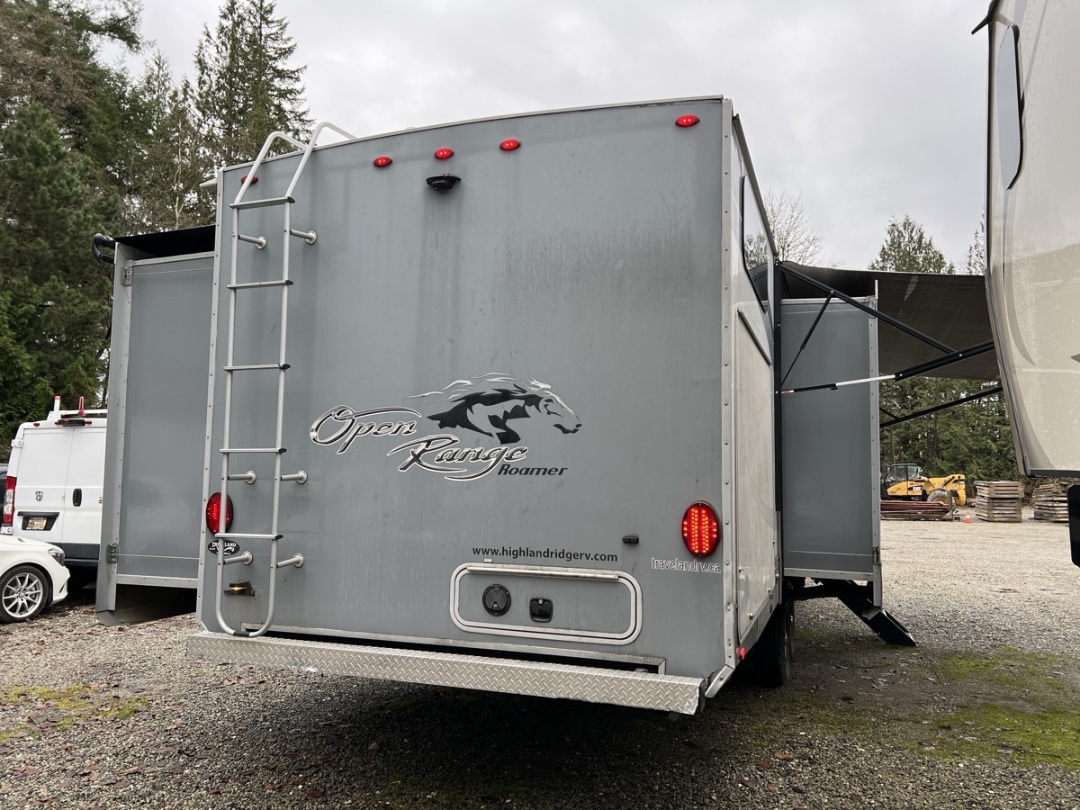 2017 Highland Ridge Roamer Travel Trailer 310BHS - Image 7