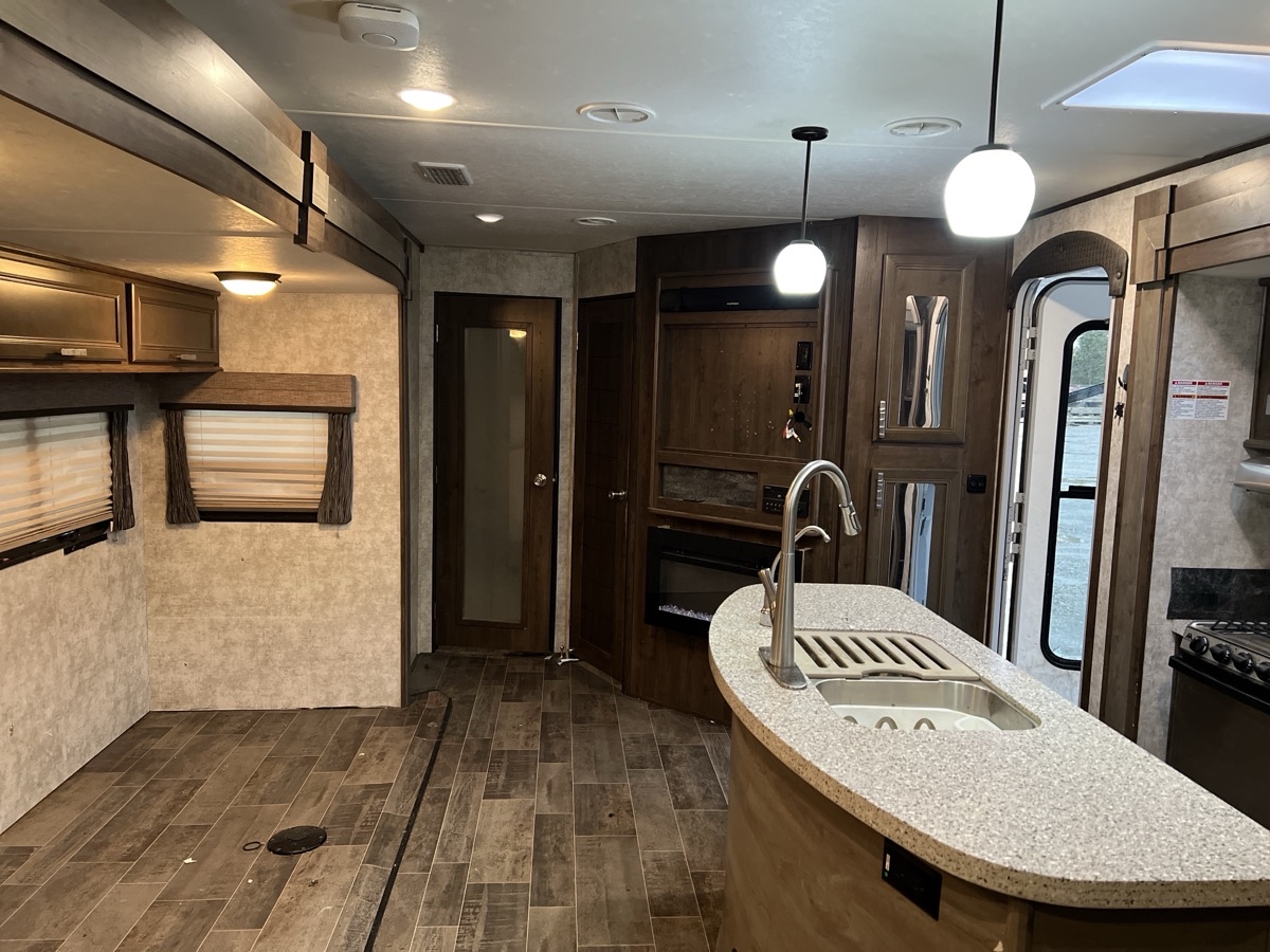 2017 Highland Ridge Roamer Travel Trailer 310BHS - Image 16