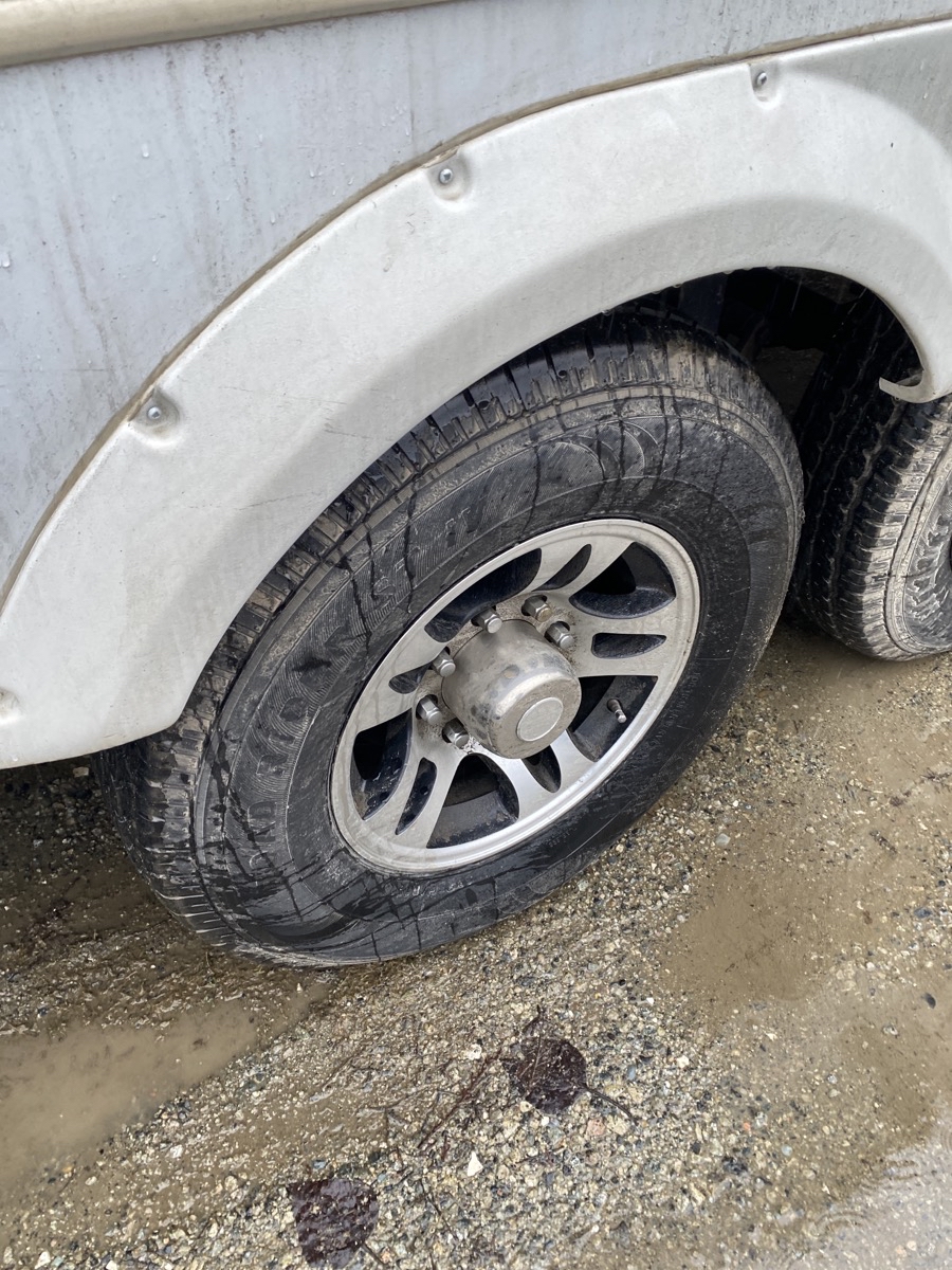 2013 Keystone Avalanche Travel Trailer 320RK - Image 25