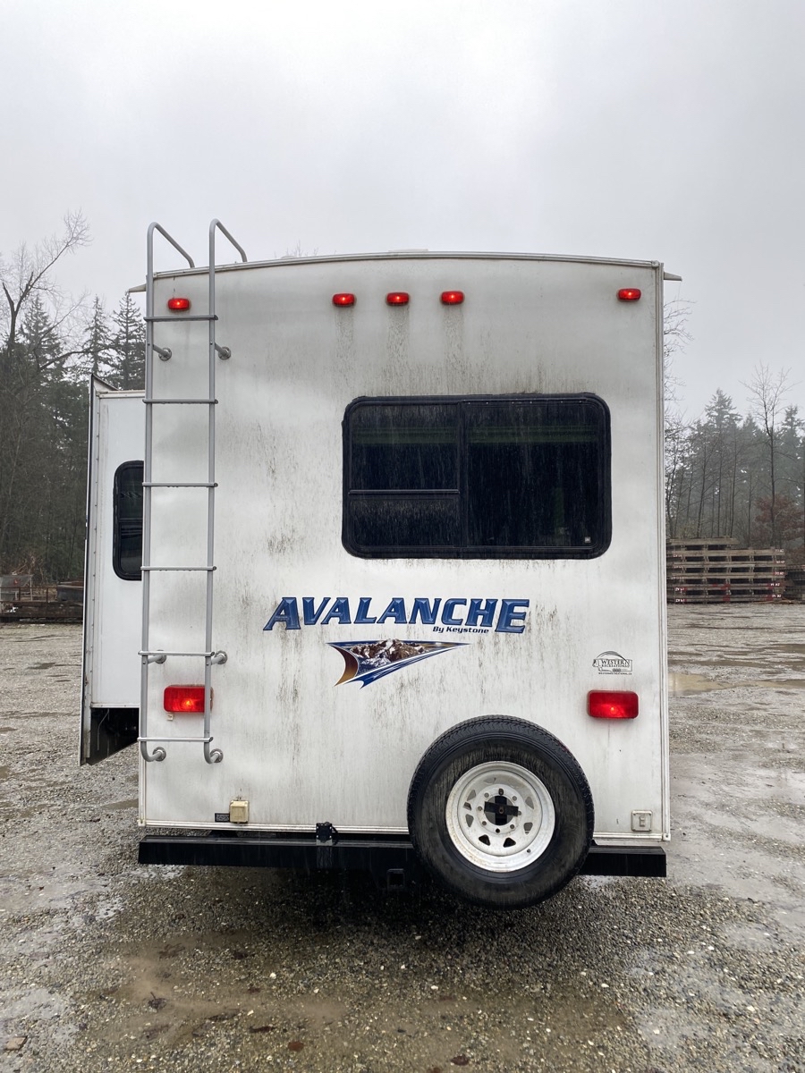 2013 Keystone Avalanche Travel Trailer 320RK - Image 5