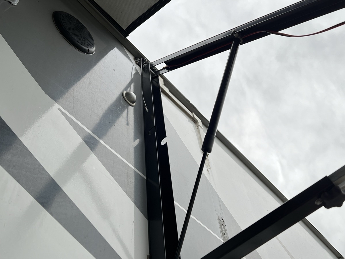 2017 Highland Ridge Roamer Travel Trailer 310BHS - Image 14